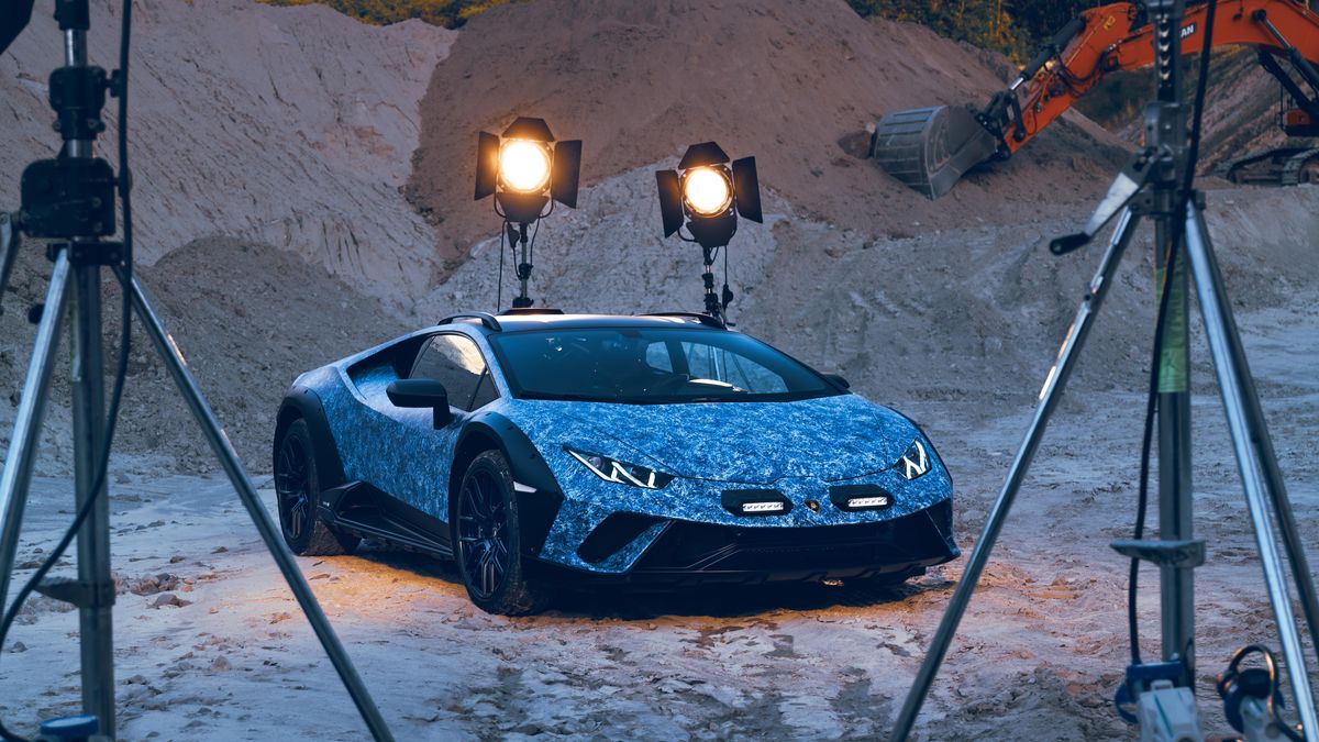 Lamborghini slaví šedesátiny jedinečným vozem, který lakovali 370 hodin